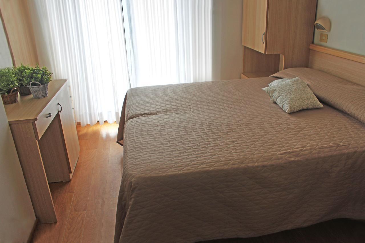 Hotel Lungomare Cattolica Exteriér fotografie